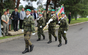 boj._prapor_s_hosty_v_pozadi.jpg