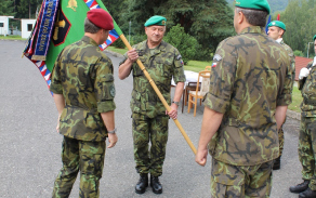 predani_praporu.jpg